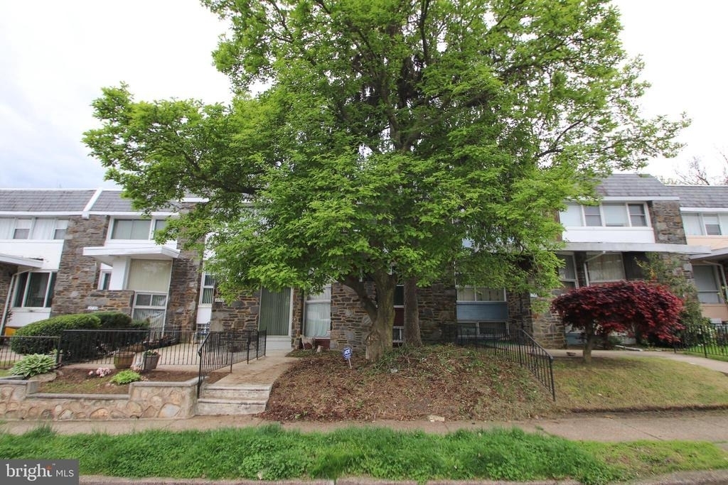 2734 W Country Club Road - Photo 2