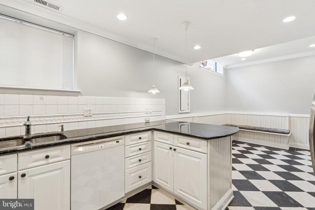 2028 Arch Street - Photo 9