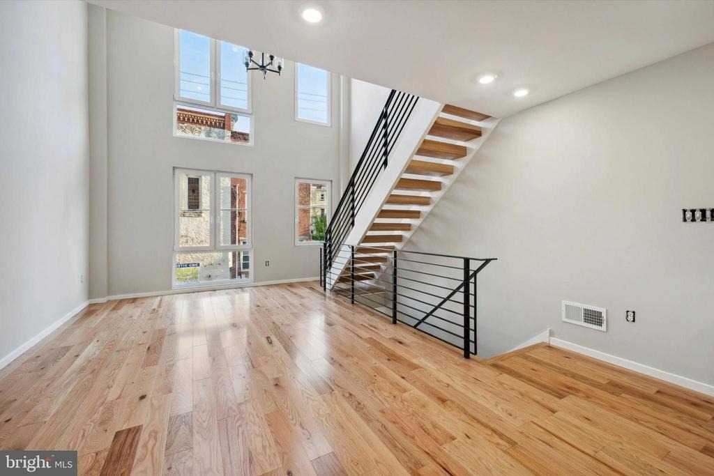 1515 W Stiles Street - Photo 0