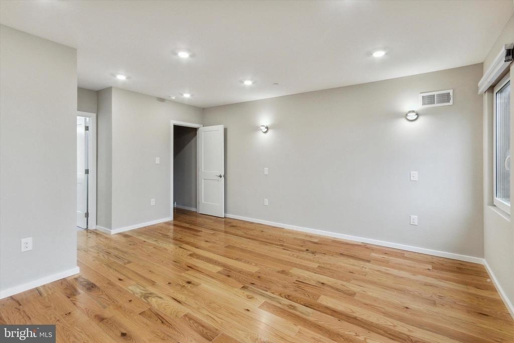 1515 W Stiles Street - Photo 8