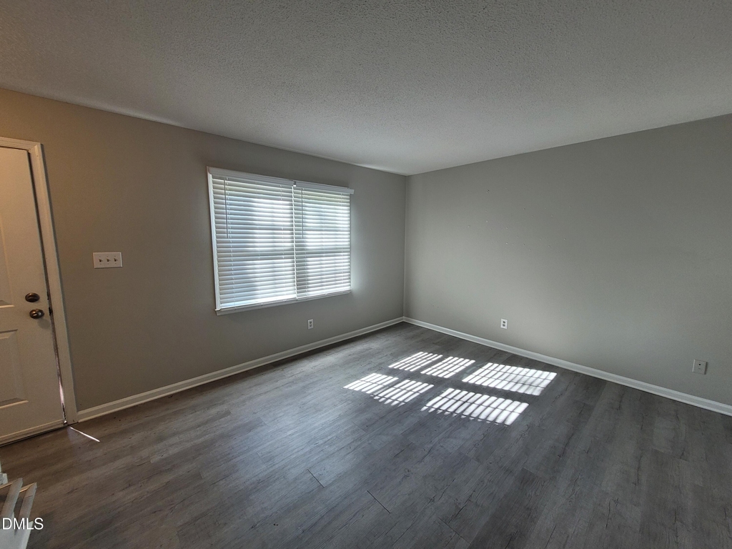 920 Jason Court - Photo 4