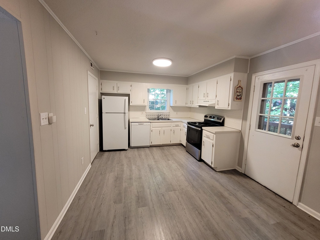 920 Jason Court - Photo 5