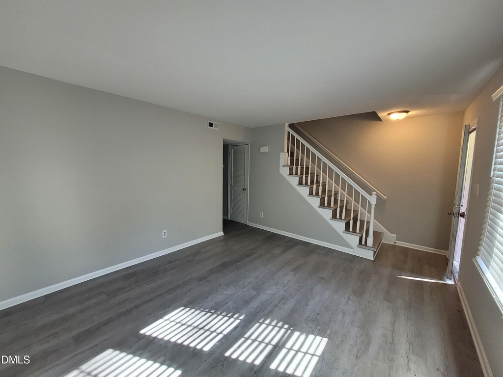 920 Jason Court - Photo 2