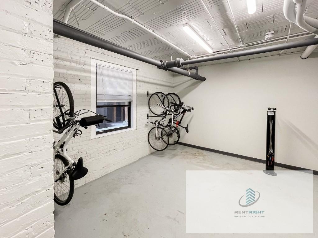 512-20 W Cornelia Ave - Photo 2