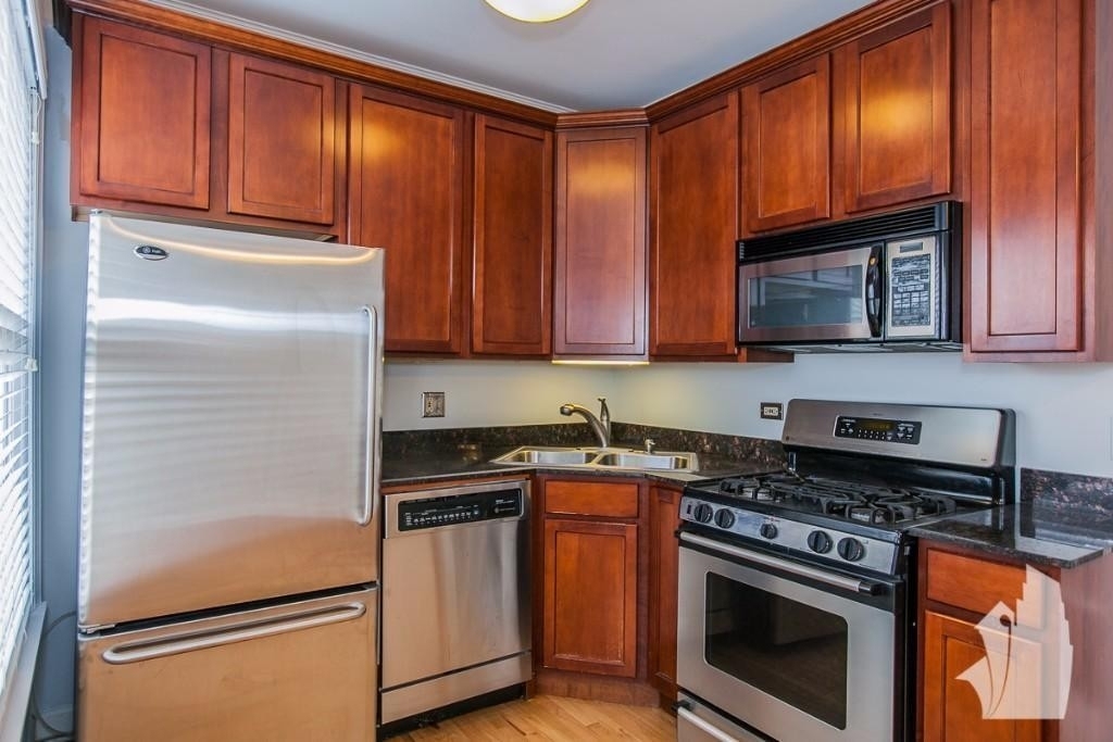 628-30 W Roscoe St - Photo 4