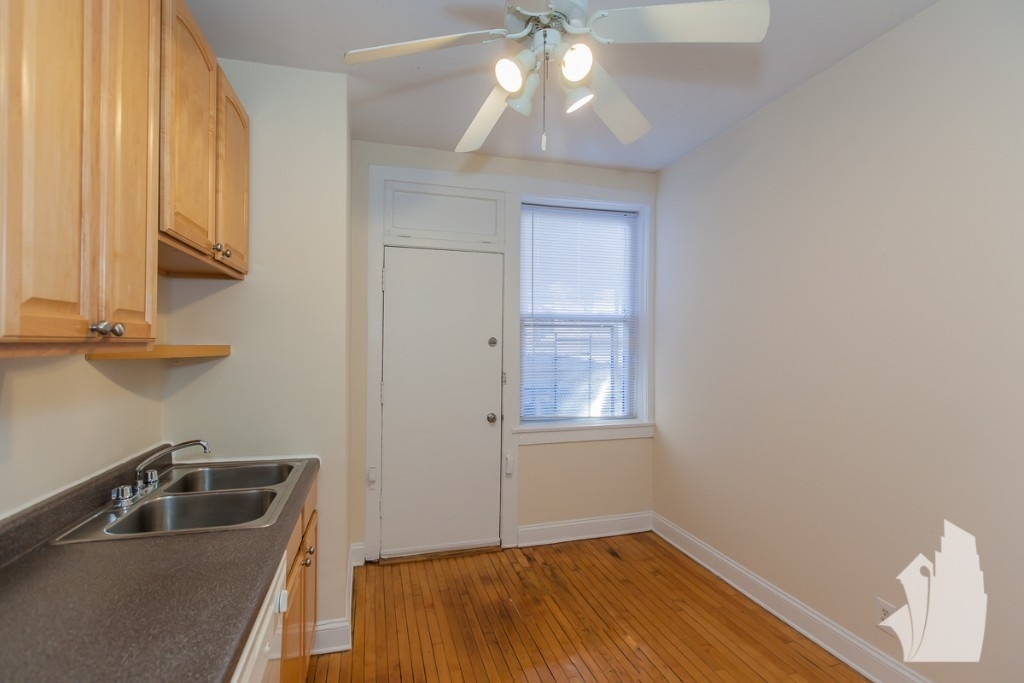 851-59 W Cornelia Ave - Photo 4