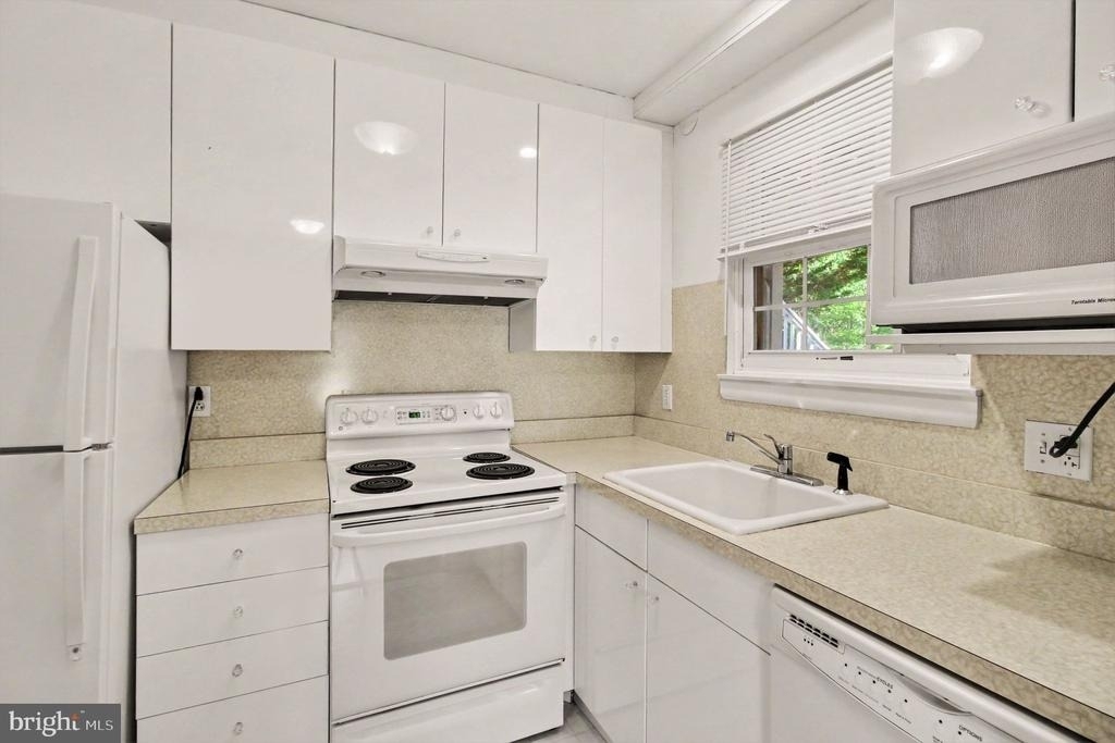 831 Jackson Street - Photo 9