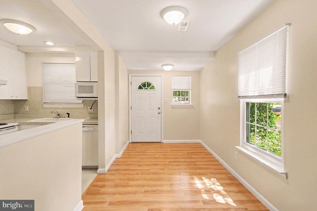 831 Jackson Street - Photo 3