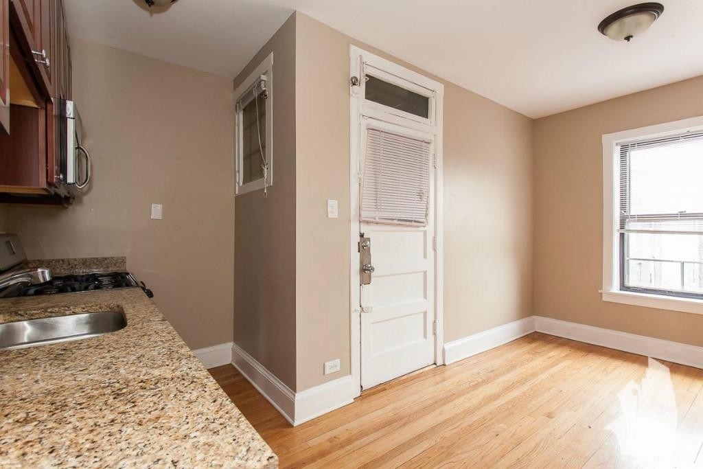 2100 W Ainslie - Photo 6