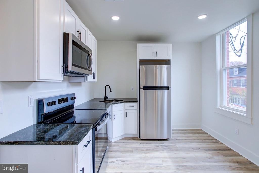 11 E Walnut Street - Photo 4