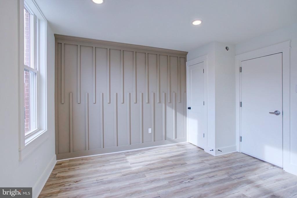 11 E Walnut Street - Photo 3