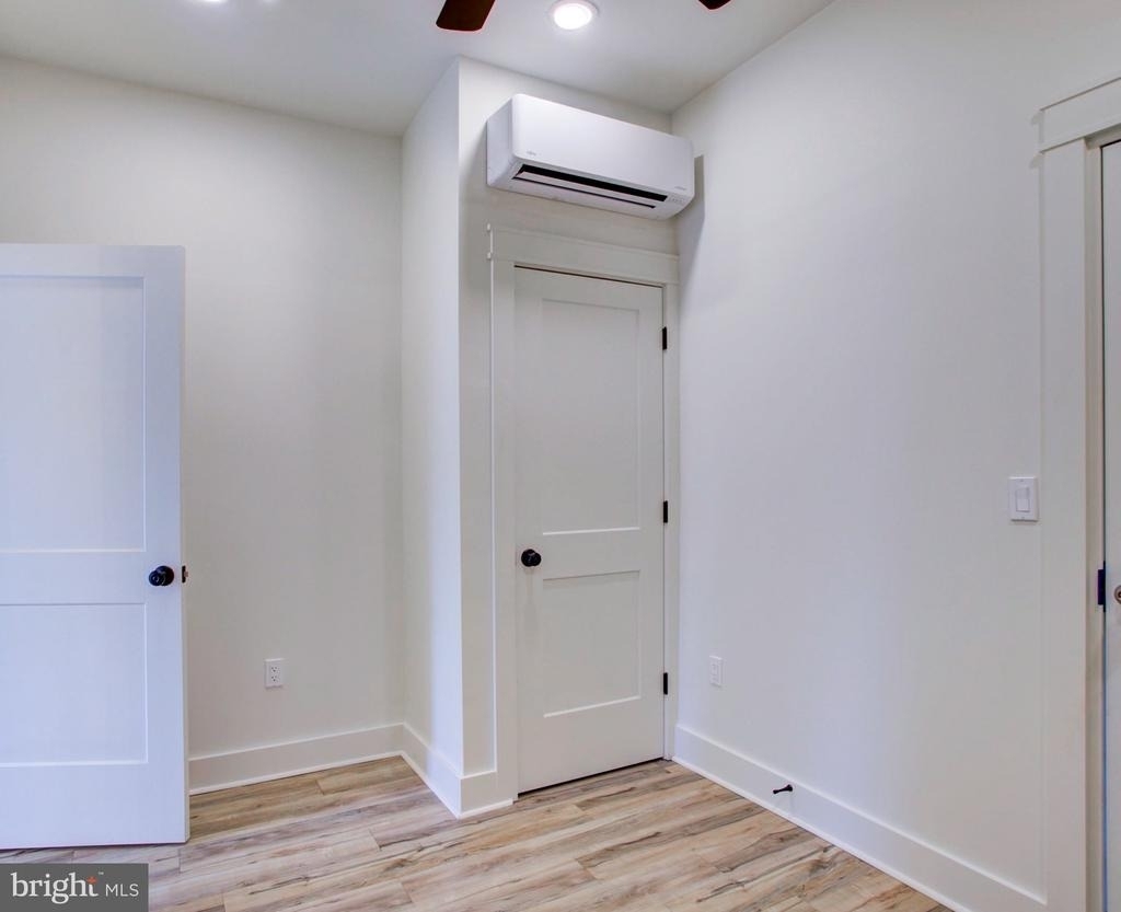 11 E Walnut Street - Photo 11