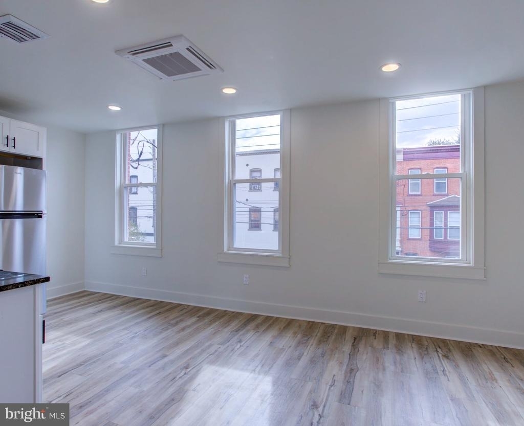 11 E Walnut Street - Photo 2