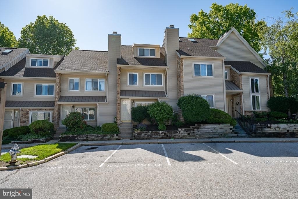 344 Brigade Court - Photo 0