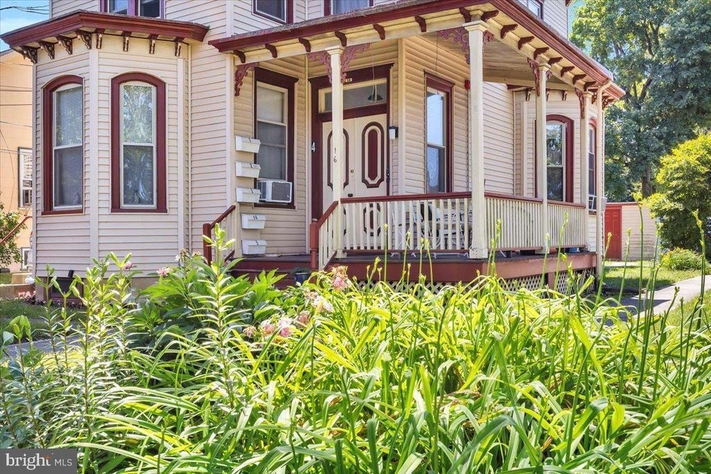 16 Lincoln Avenue - Photo 2