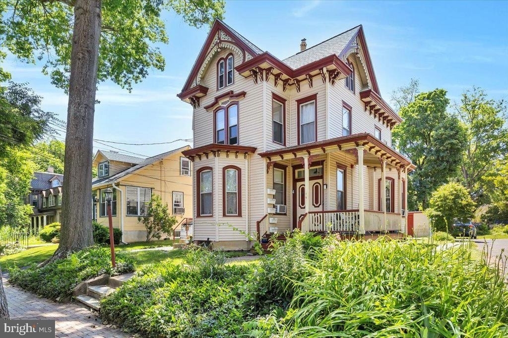 16 Lincoln Avenue - Photo 0