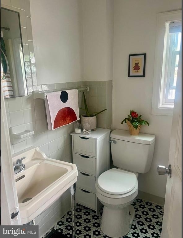 314 W 4th Street - Photo 0