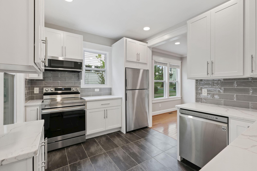 6011 44th Avenue - Photo 12