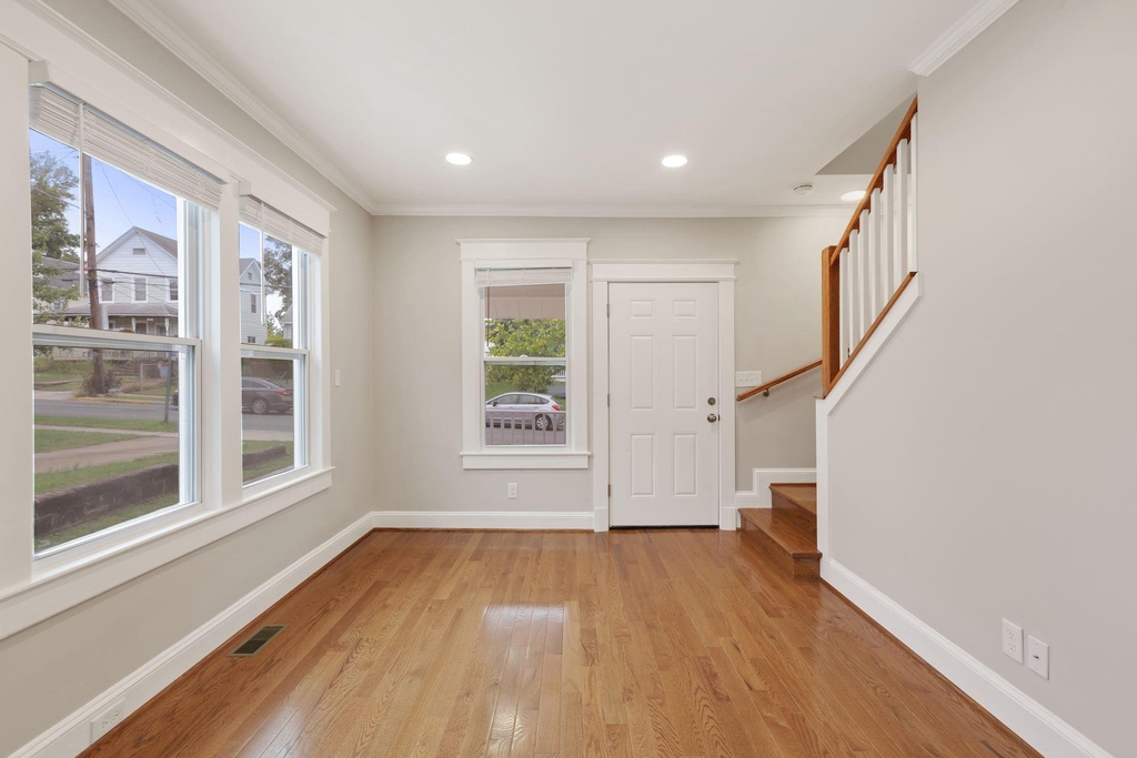 6011 44th Avenue - Photo 5