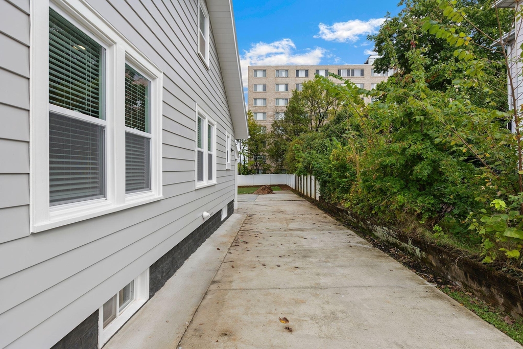 6011 44th Avenue - Photo 33