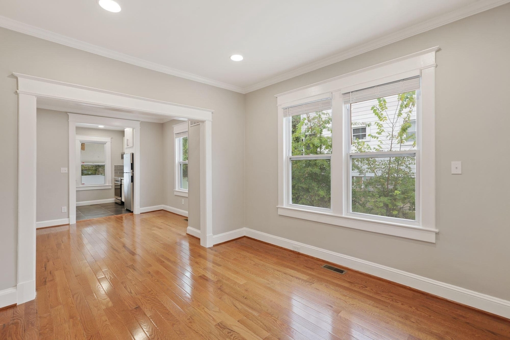 6011 44th Avenue - Photo 3