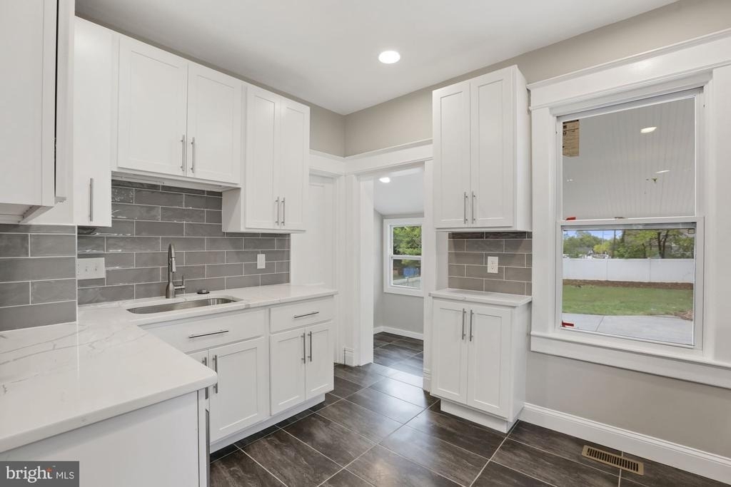 6011 44th Avenue - Photo 9