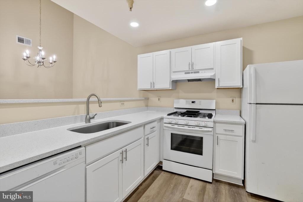 6630 Lake Park Drive - Photo 9