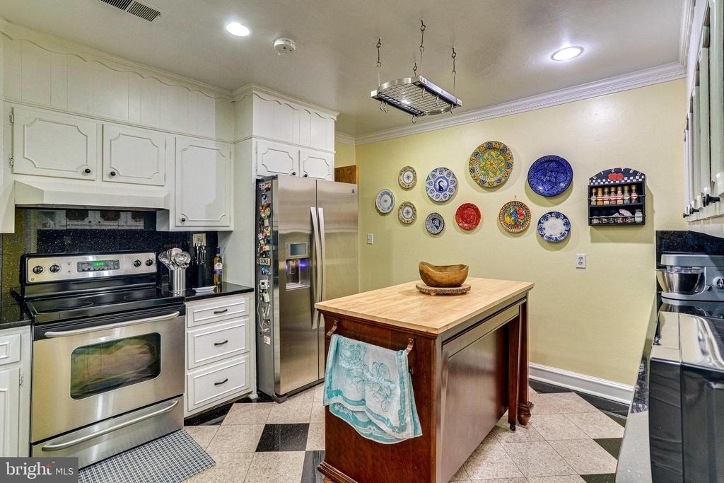8212 Old Georgetown Road - Photo 13