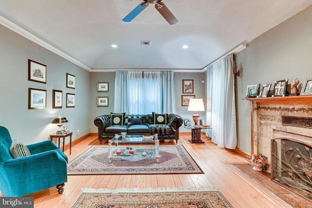 8212 Old Georgetown Road - Photo 4