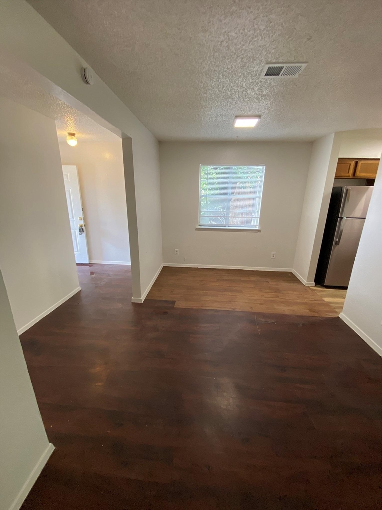 806 Sirocco Dr - Photo 3