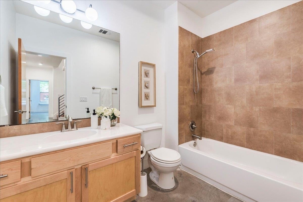 2608 E 6th St - Photo 17