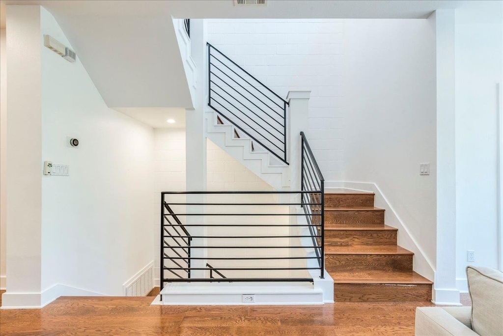 2608 E 6th St - Photo 9