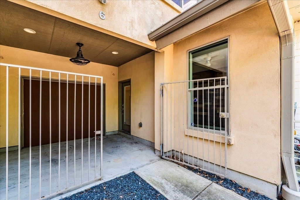 2608 E 6th St - Photo 21