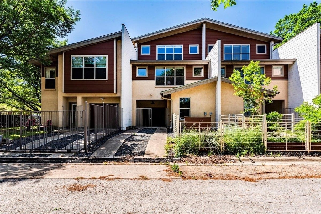 2608 E 6th St - Photo 22