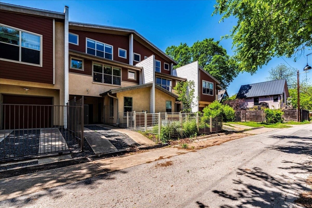 2608 E 6th St - Photo 23