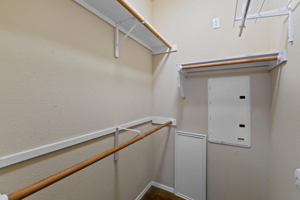 910 W 25th St - Photo 11