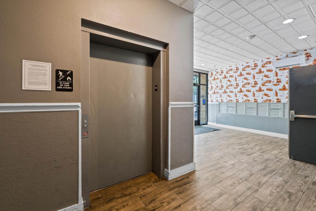 910 W 25th St - Photo 14
