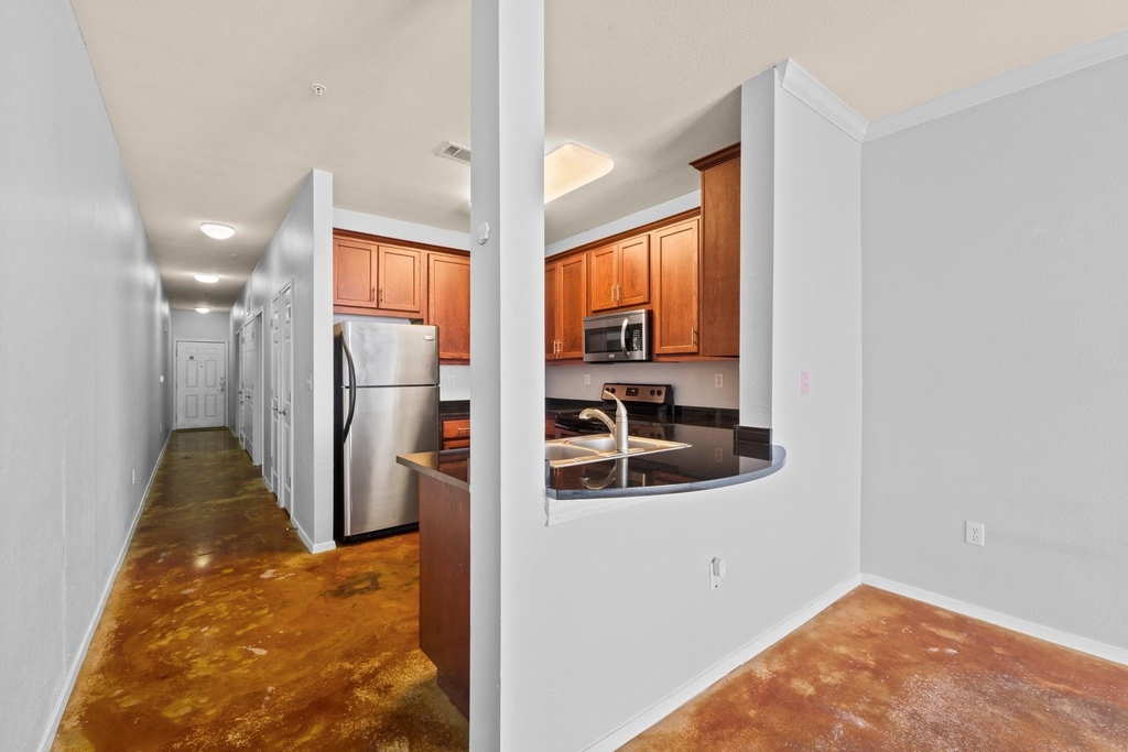 910 W 25th St - Photo 5