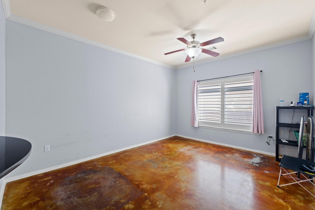 910 W 25th St - Photo 7