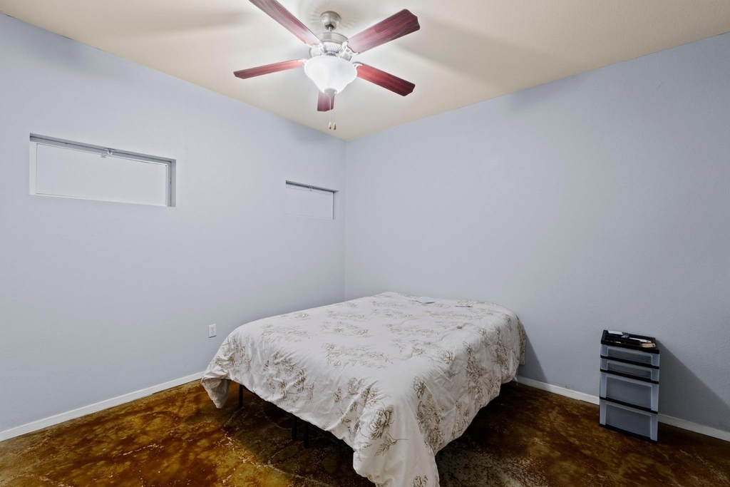 910 W 25th St - Photo 9