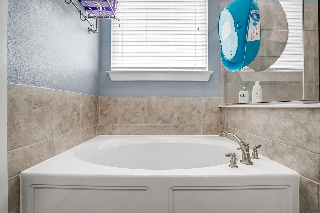 15912 Cadoz Dr - Photo 18