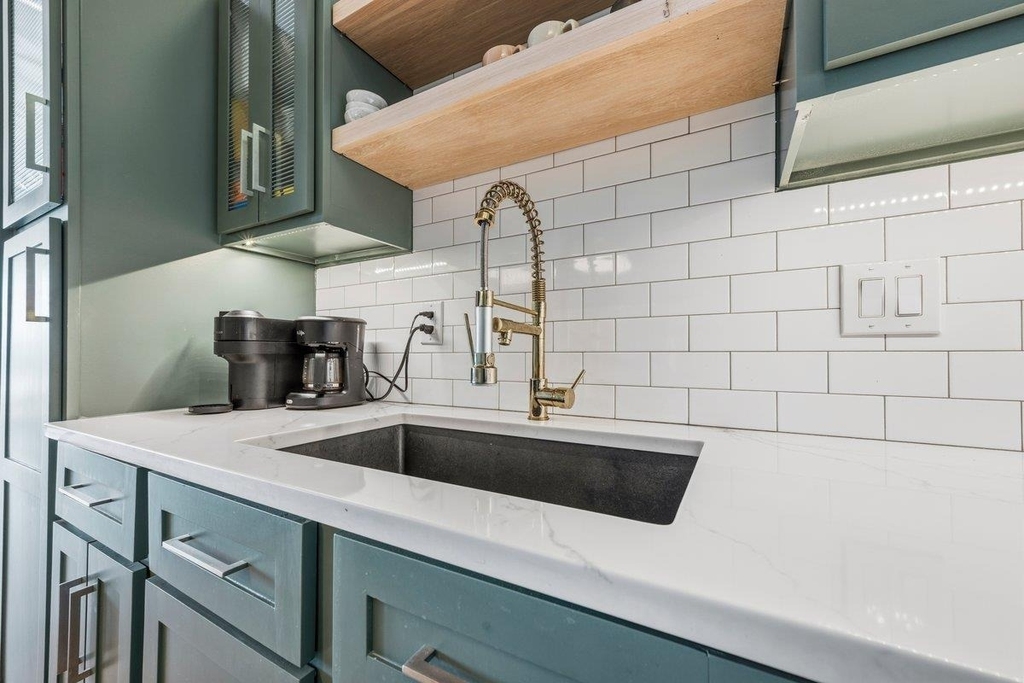 800 W 5th St - Photo 9