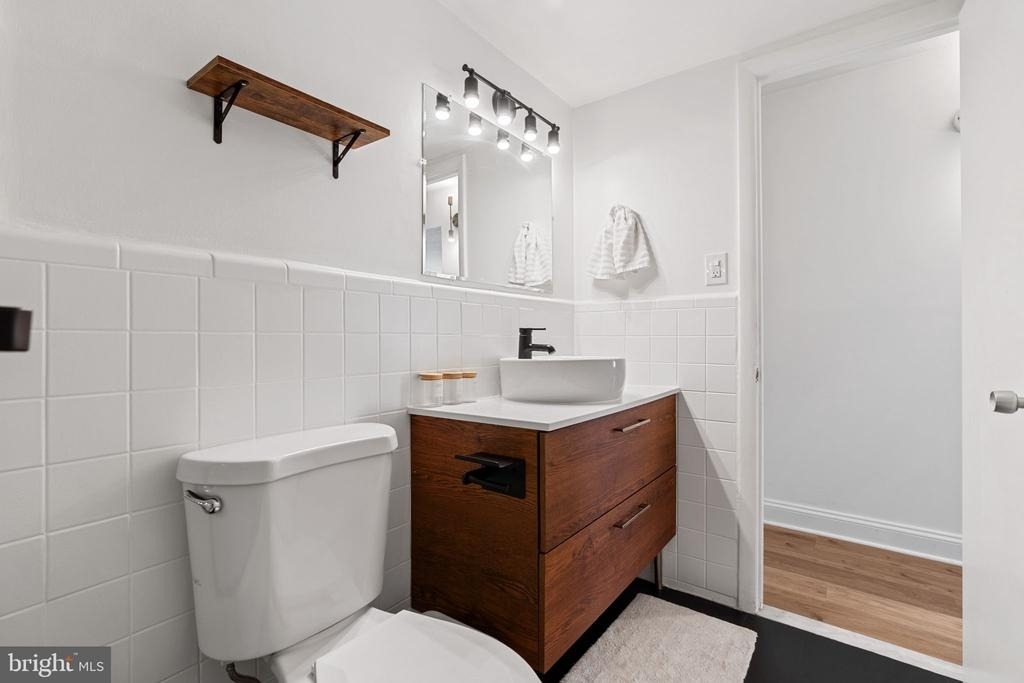 4800 Chevy Chase Drive - Photo 9