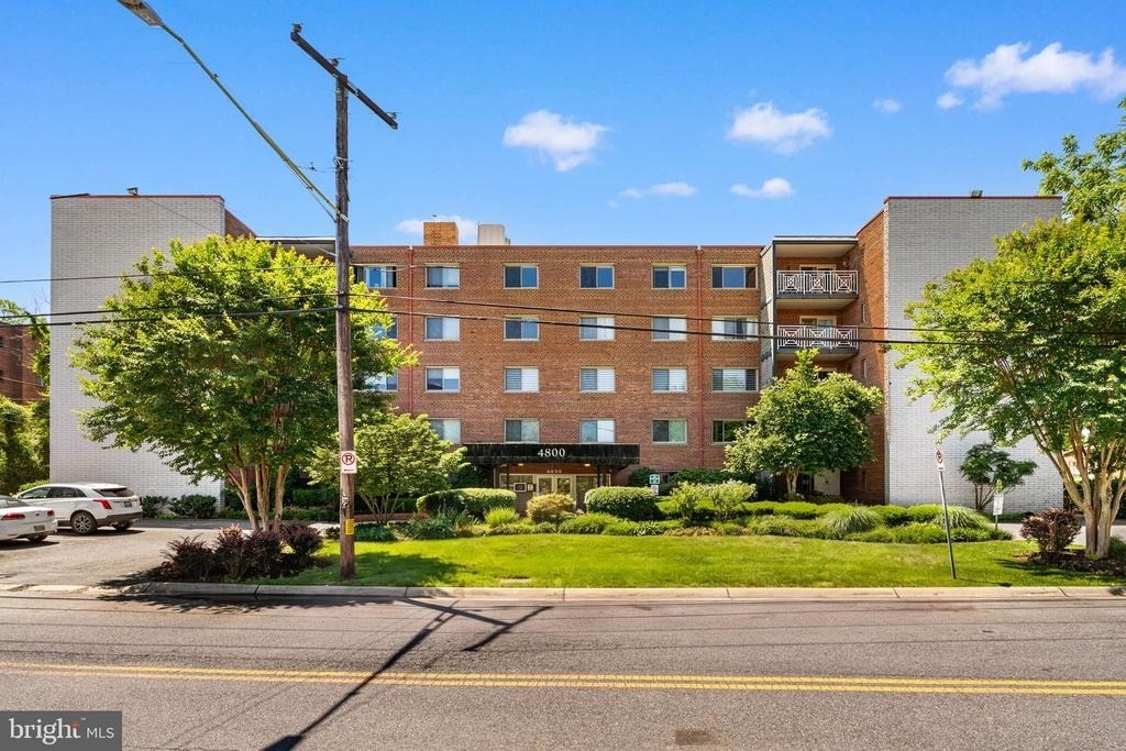 4800 Chevy Chase Drive - Photo 6