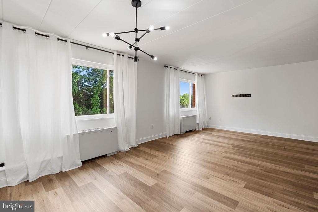 4800 Chevy Chase Drive - Photo 18