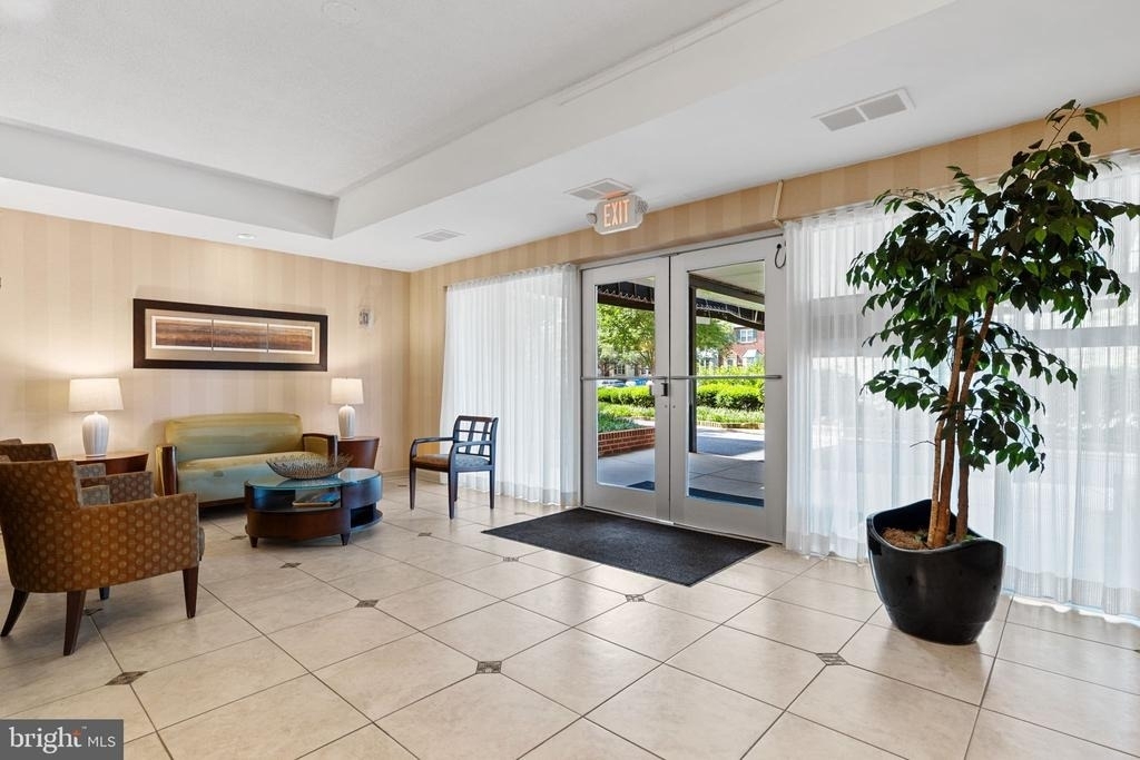 4800 Chevy Chase Drive - Photo 8