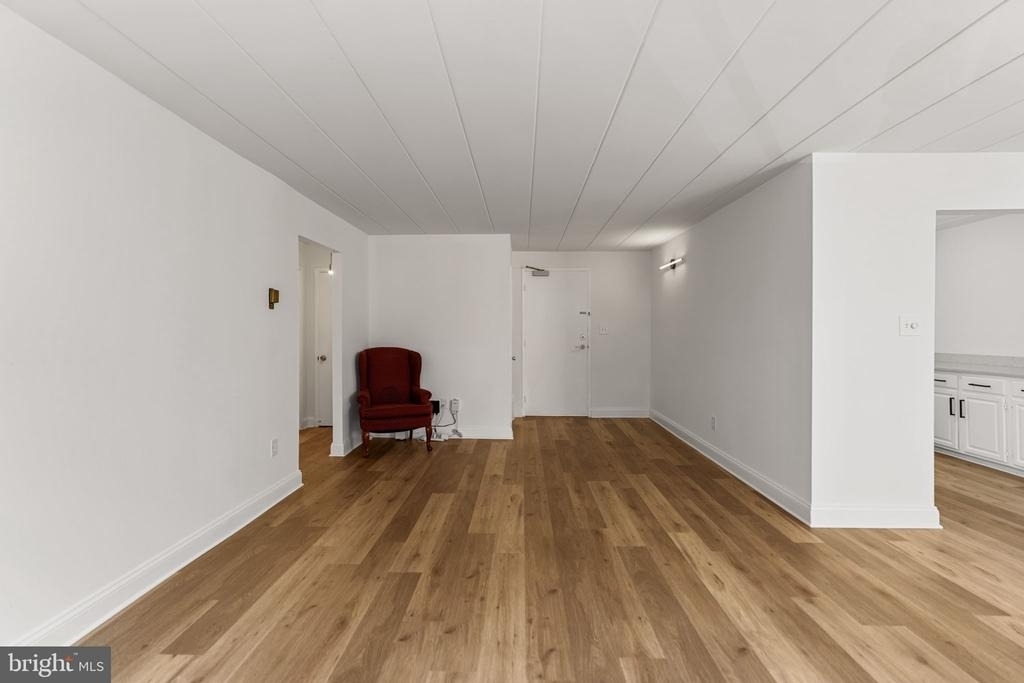 4800 Chevy Chase Drive - Photo 15