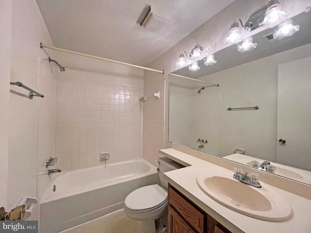 18140 Chalet Drive - Photo 15