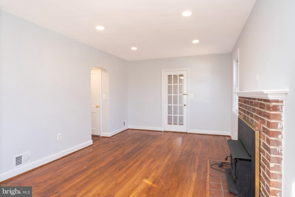 10026 Lorain Avenue - Photo 4