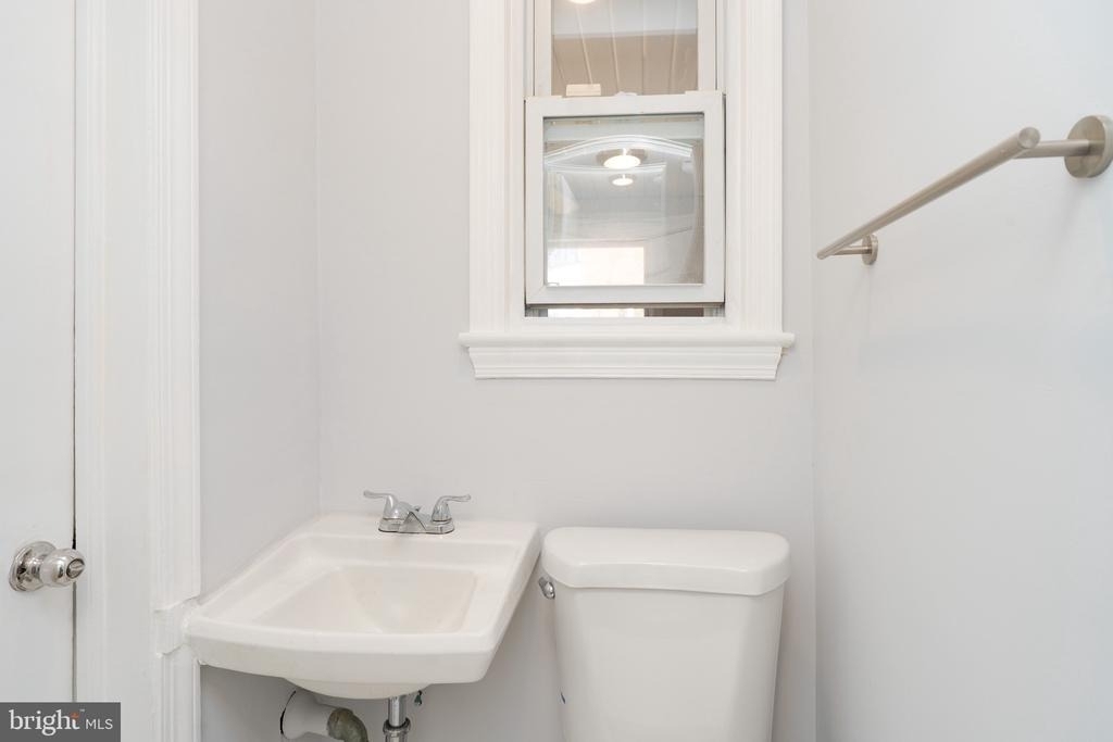 10026 Lorain Avenue - Photo 8